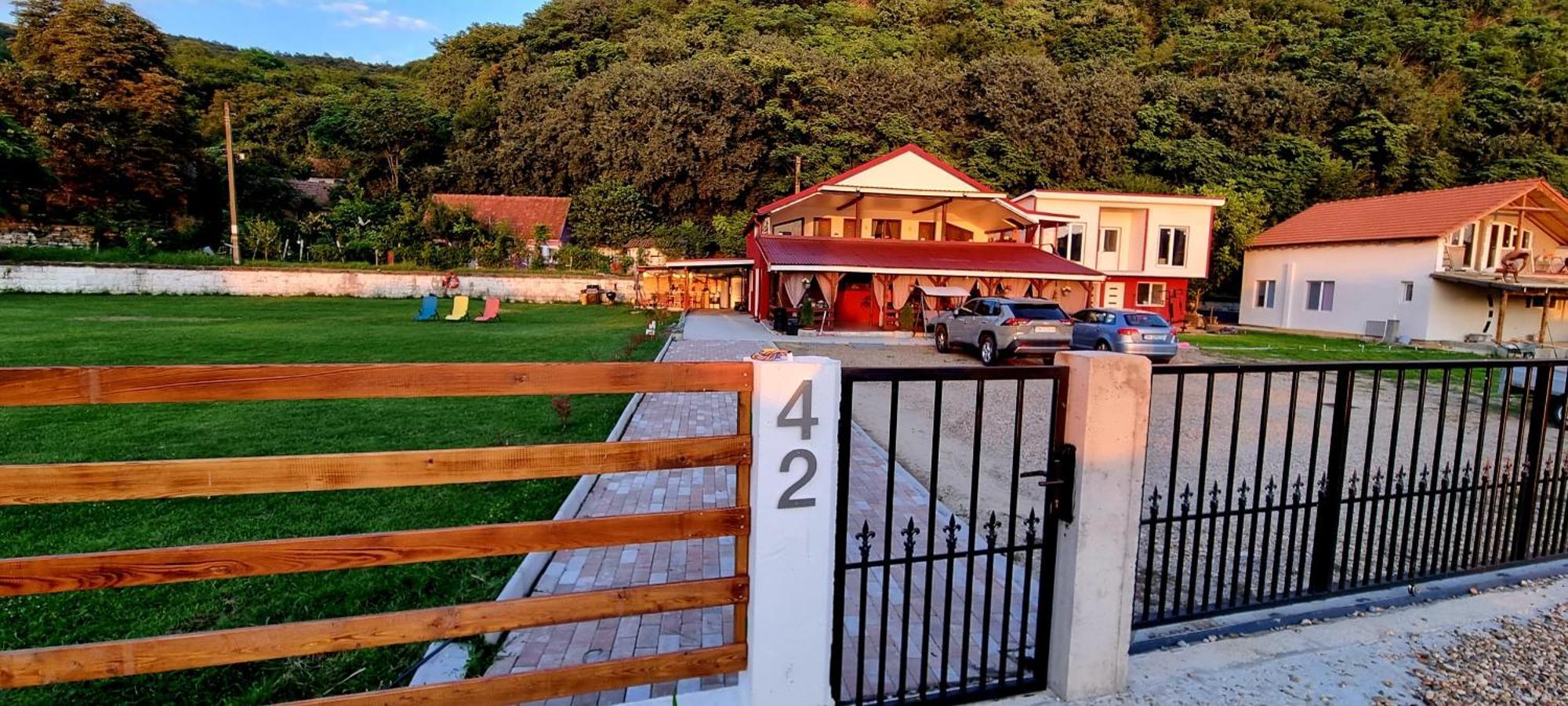 Bed and Breakfast Vila Legrand Bazias Экстерьер фото